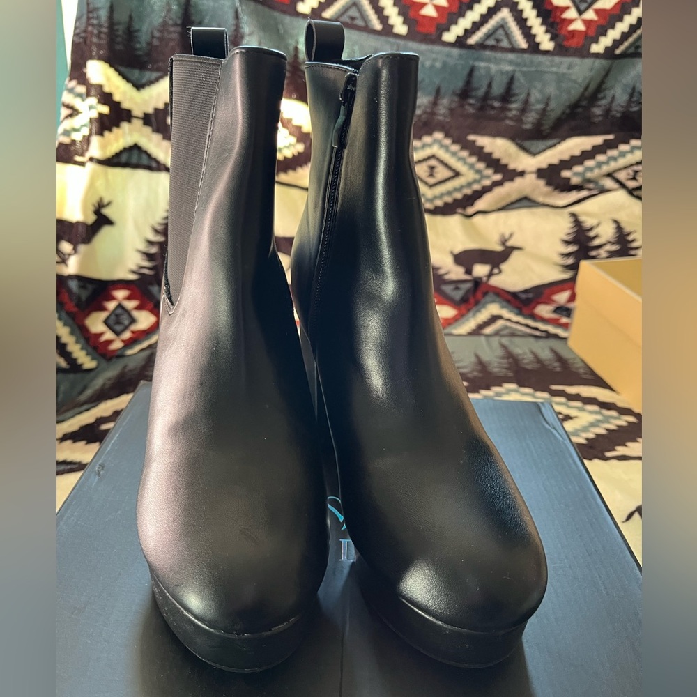 Windsor Heeled Boots